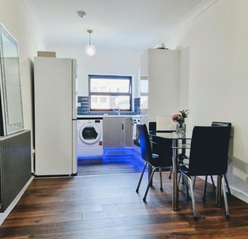 Beautiful Modern Apartment on Wick Lane — 4-Star Luxury Hotel in London, United Kingdom