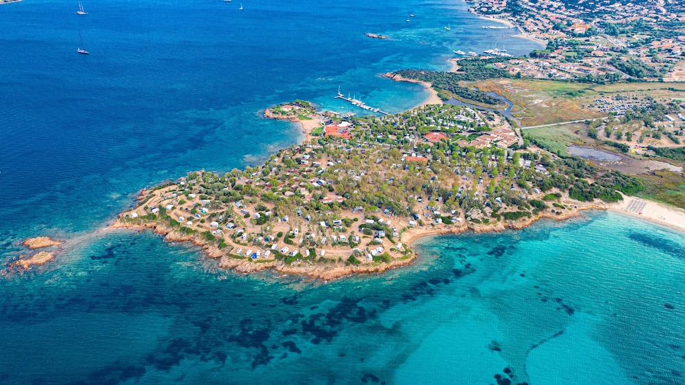 Centro Vacanza Isuledda — 4-Star Luxury Hotel in Arzachena, Italy