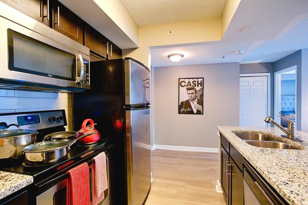 Skyline Suite with Penthouse & Rooftop Deck 6BR by Maddox Hotel - photo 34