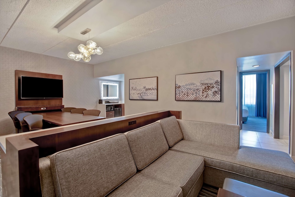 Embassy Suites Syracuse - photo 38