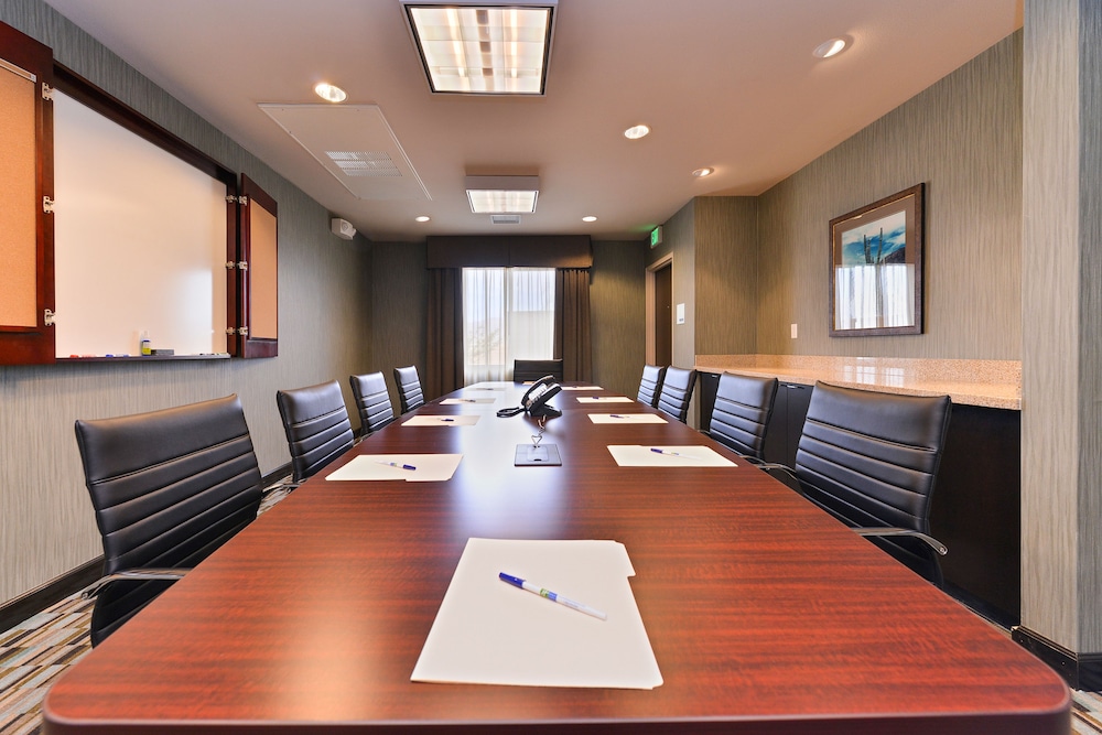 Holiday Inn Express & Suites Indio Coachella Valley by IHG - photo 70