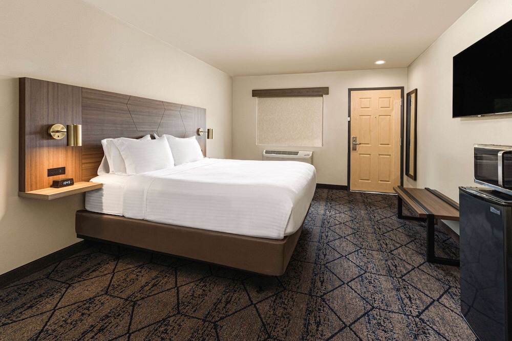 Ramada by Wyndham Modesto Yosemite Area - photo 26