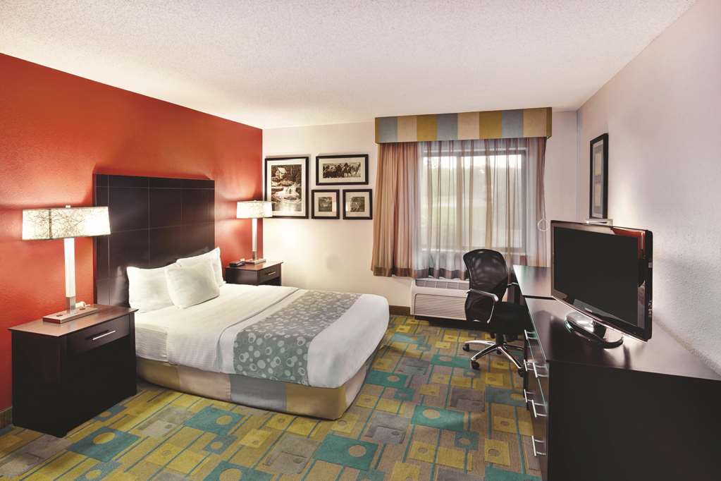 La Quinta Inn & Suites by Wyndham Mansfield OH - photo 18