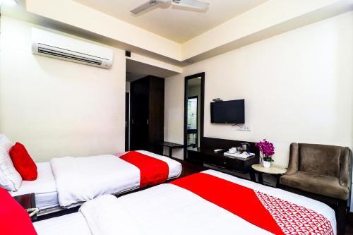 OYO 18810 Hotel Noor Mahal