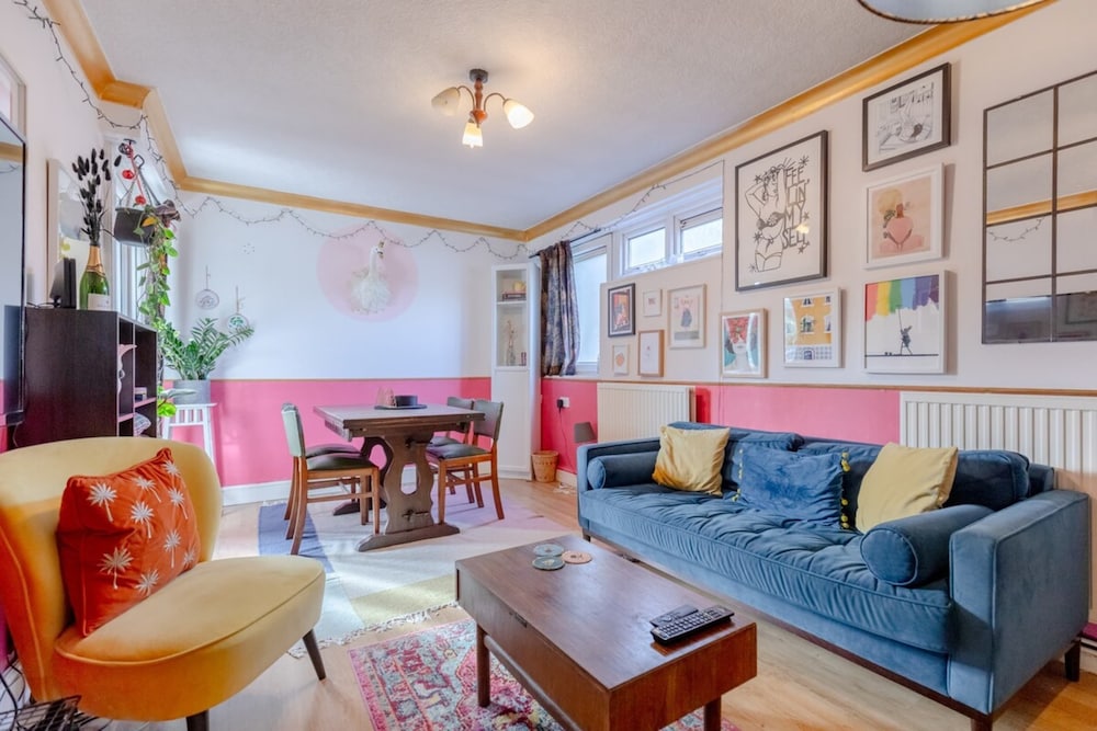 Vibrant 1BD Flat 8 Mins to Dalston Hackney — 4-Star Luxury Hotel in London, United Kingdom