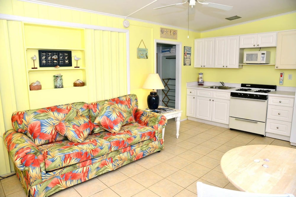 The Palmview and Sandpiper Inns - photo 7