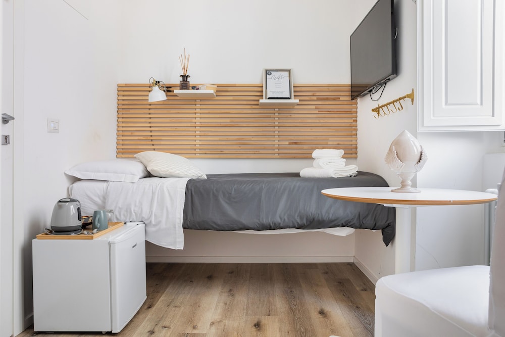 Bari LandLord 8 Una Finestra sulla Cattedrale in Bari, Italy