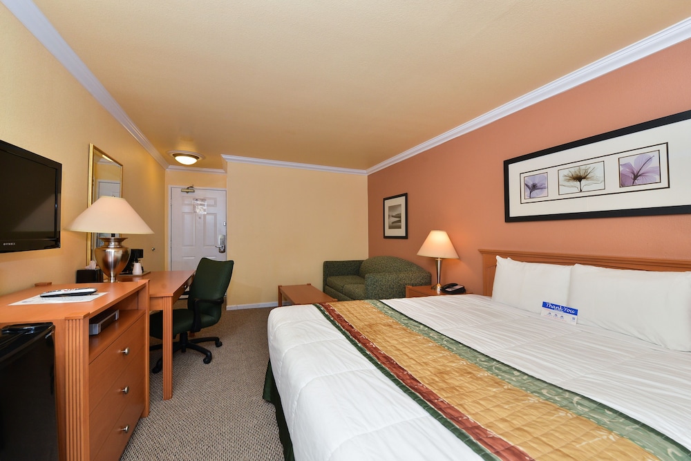 Inn By The Sfo - photo 15