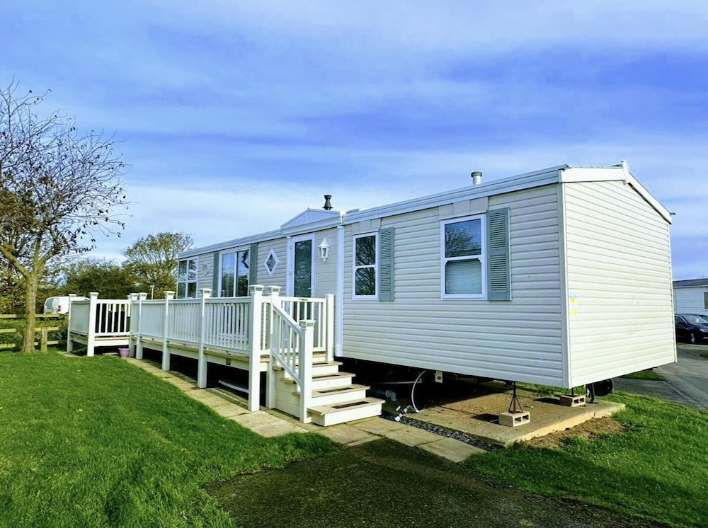 A beautiful Dog Friendly Holiday Home — 4-Star Luxury Hotel in Mablethorpe, United Kingdom