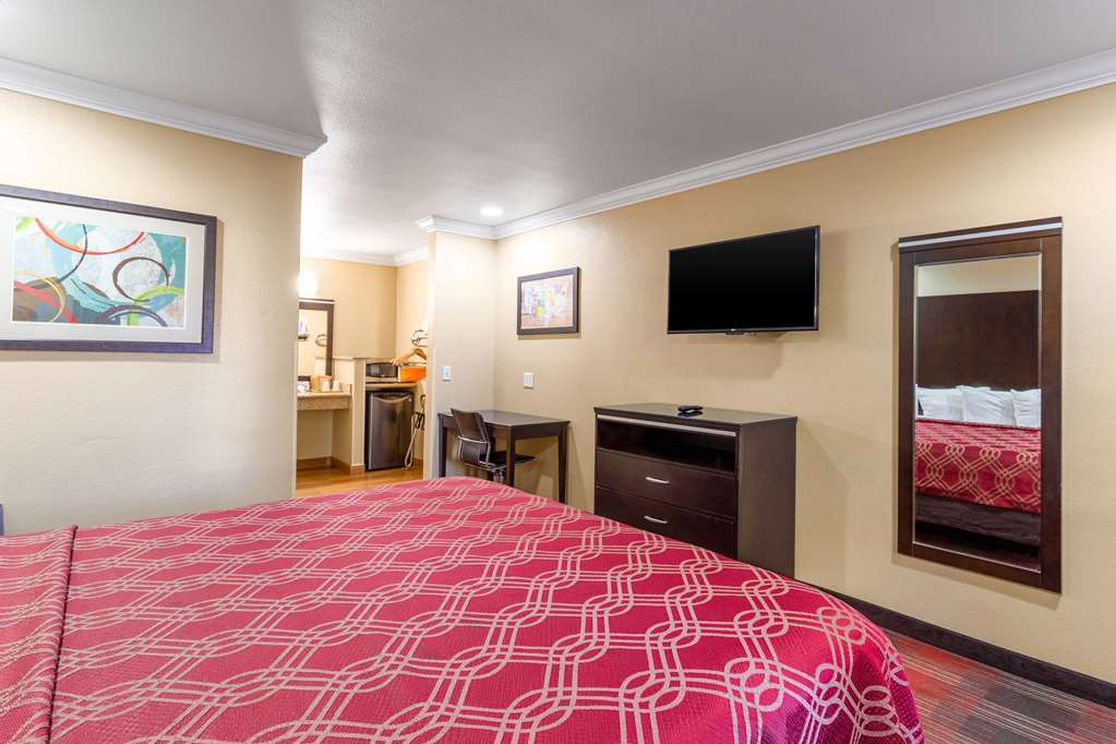 Econo Lodge Inn & Suites Escondido Downtown - photo 13