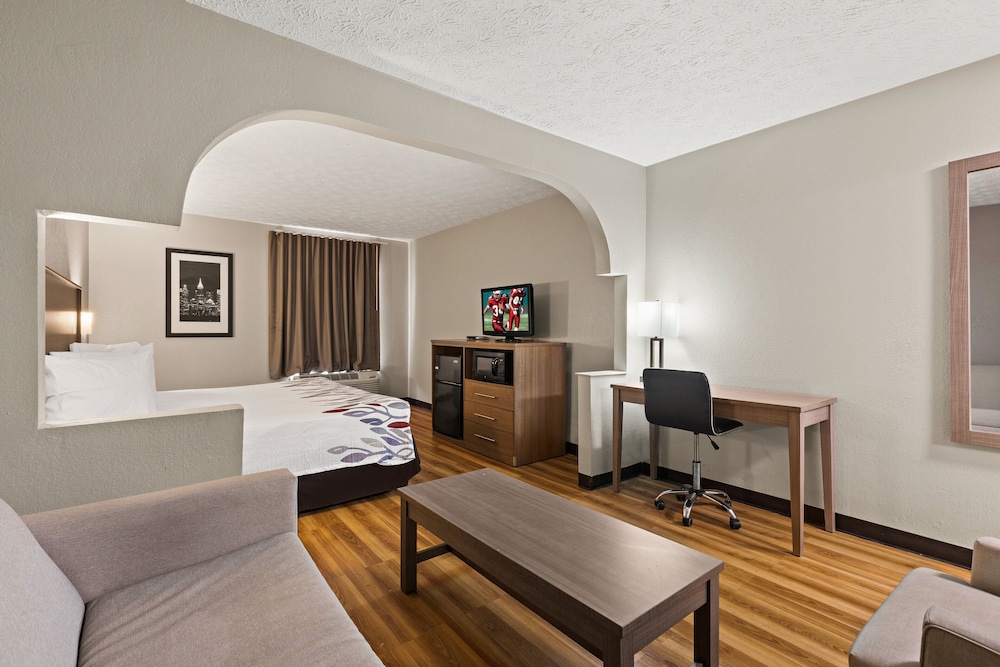 Red Roof Inn & Suites Newnan - photo 15