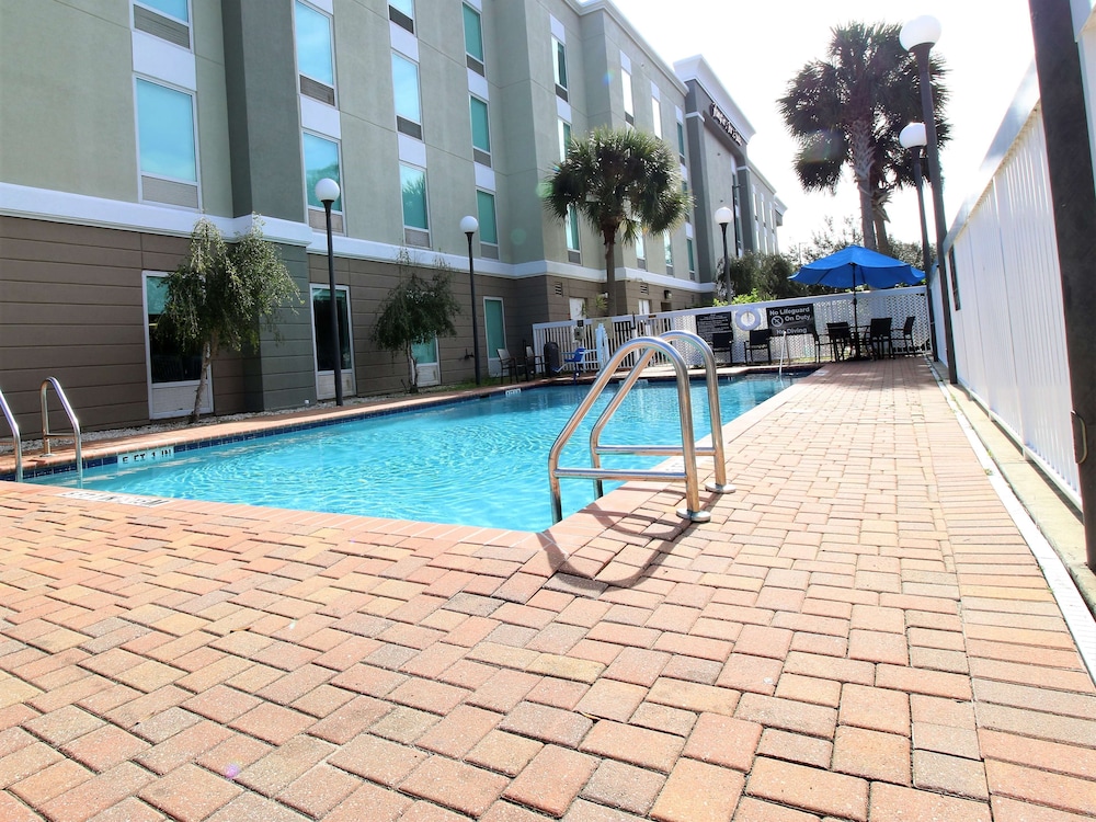 Hampton Inn & Suites Palm Coast - photo 32