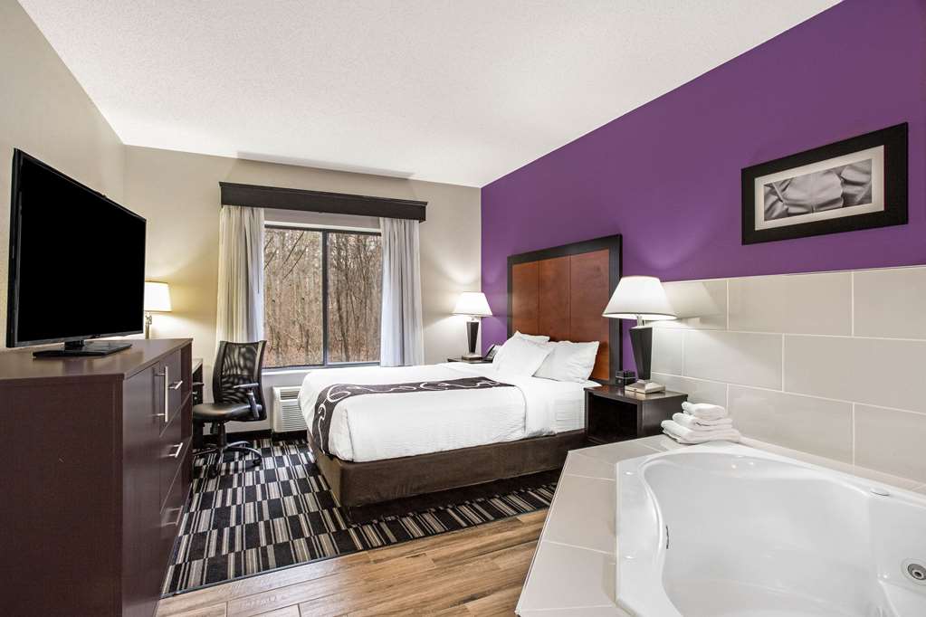 La Quinta Inn & Suites by Wyndham Norwich Plainfield Casino - photo 17