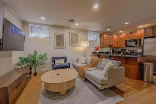 Simple 2 Bed 2 bath Close to Fenway — 4-Star Luxury Hotel in Boston, United States