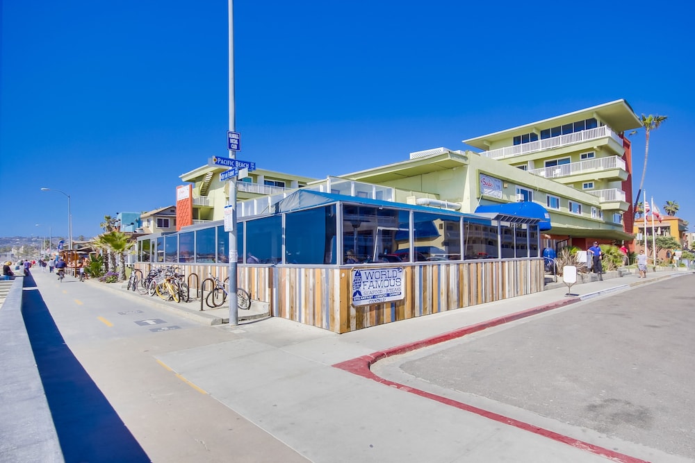 Surfer Beach Hotel - photo 42