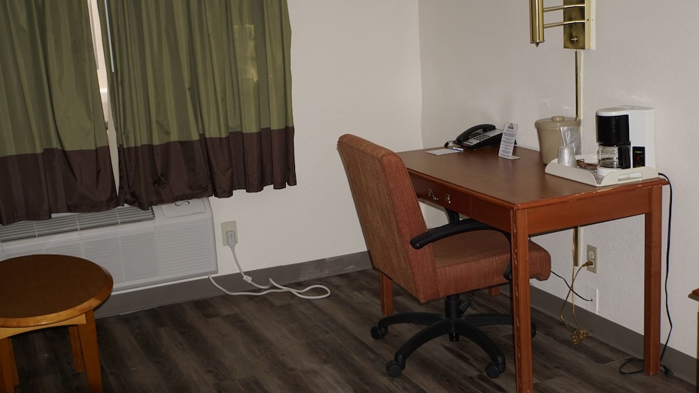 Days Inn by Wyndham Topeka - photo 20