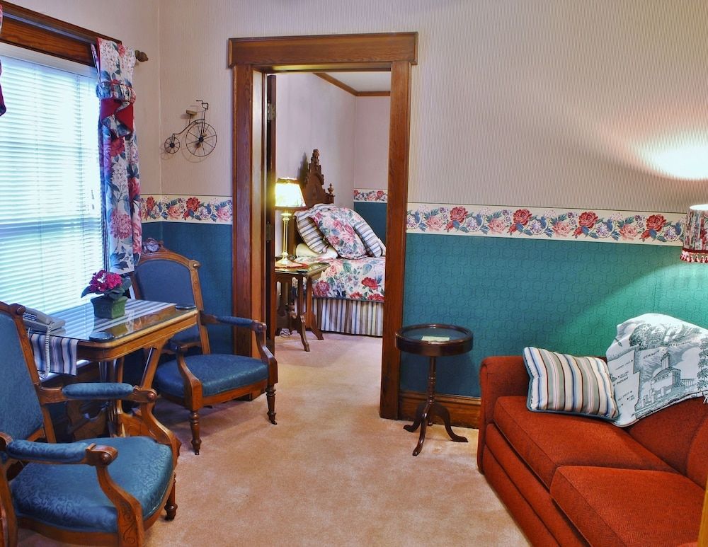 Arbor Hill Inn - photo 17