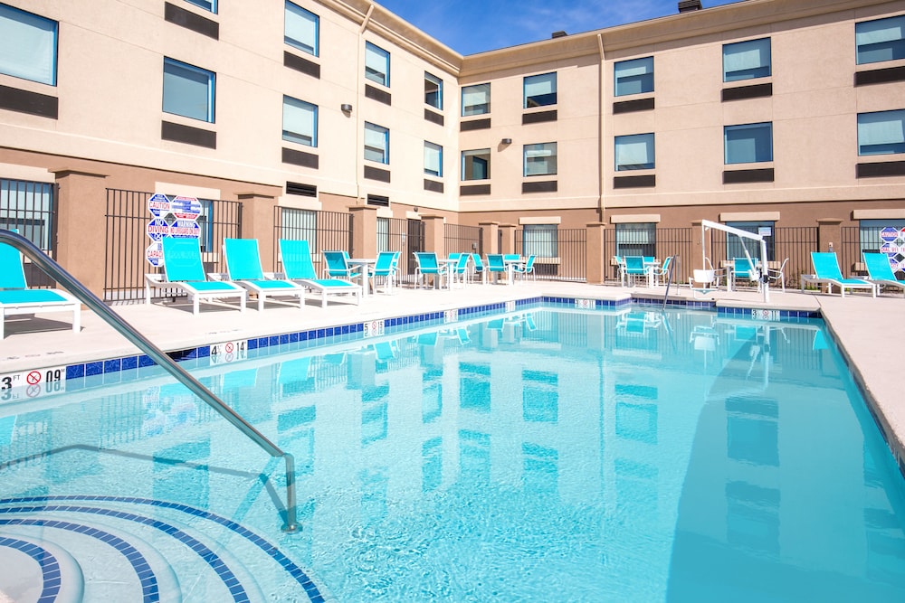Holiday Inn Express & Suites Pahrump by IHG - photo 11