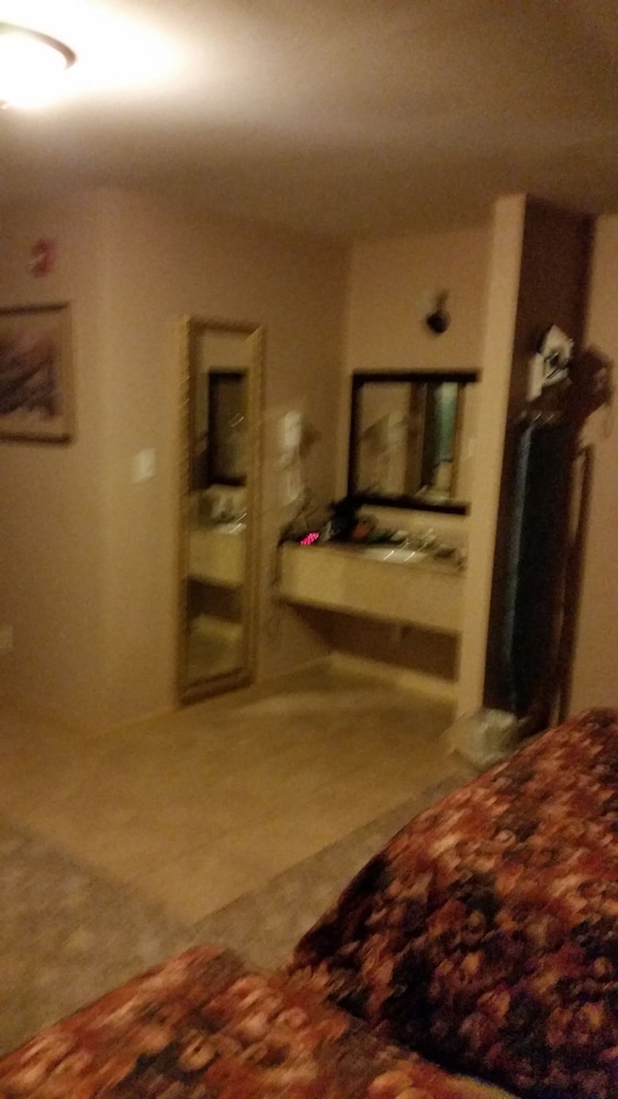Lakeview Inn & Suites - photo 27