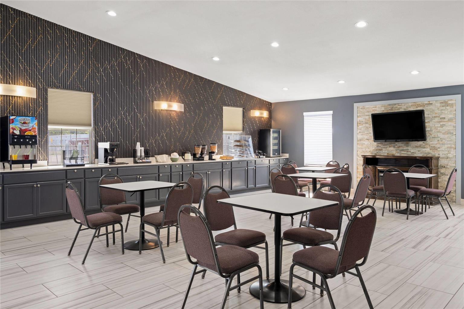 Super 8 by Wyndham Fort Wayne - photo 26