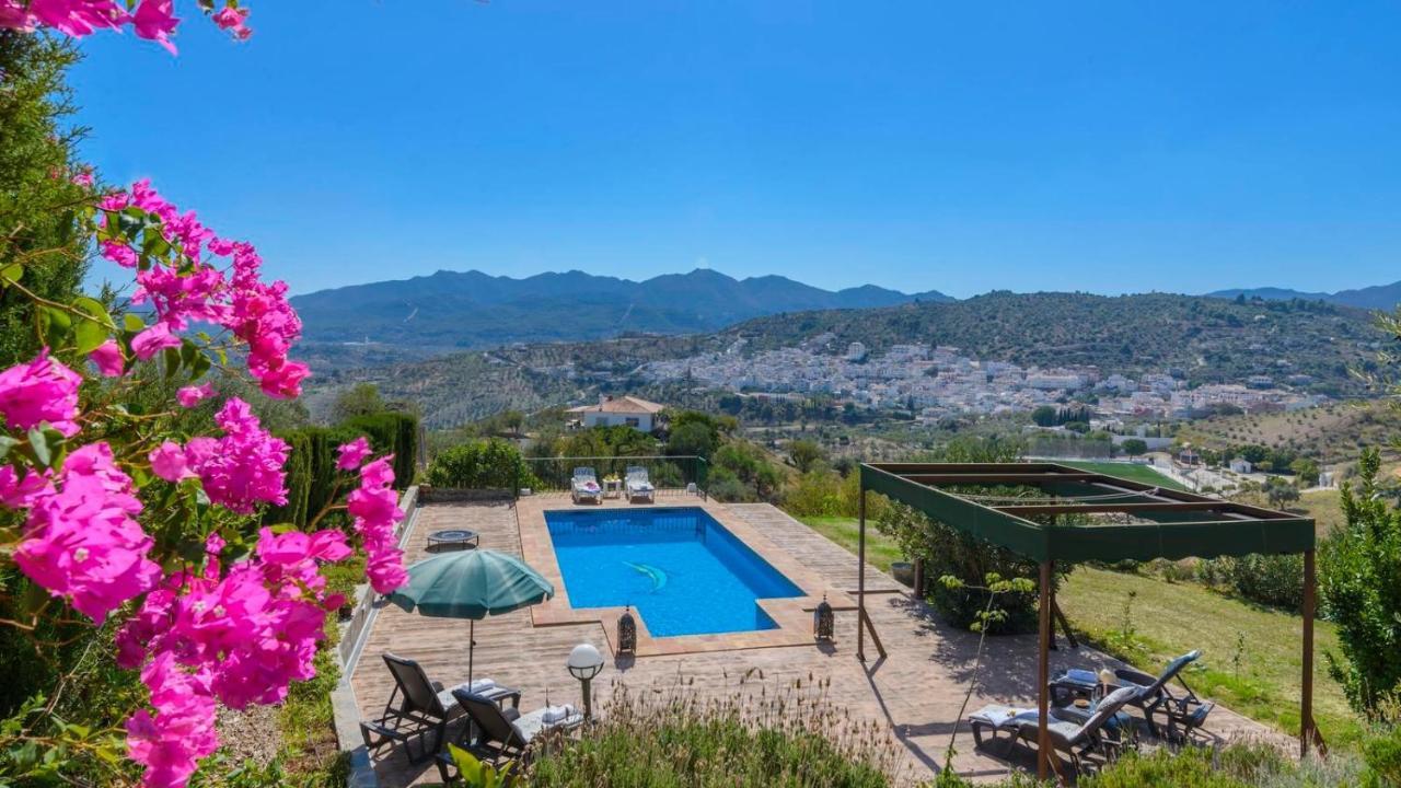 Villa Luz de Luna Guaro by Ruralidays — 4-Star Luxury Hotel in Guaro, Spain