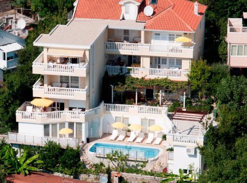 Villa Tenžera — 4-Star Luxury Hotel in Herceg-Novi, Montenegro