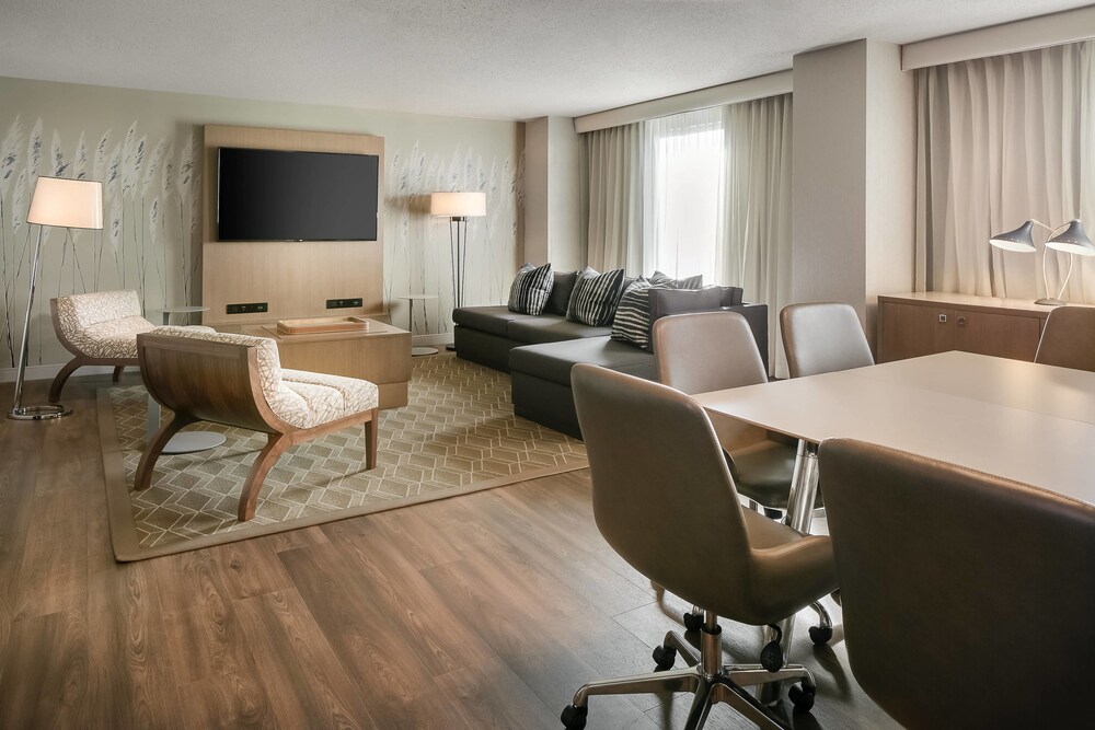 Sheraton Overland Park Hotel at the Convention Center - photo 4