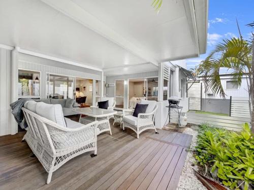 Escape to Emerald Springs Palm Trees & Pool in Mooloolaba, Australia