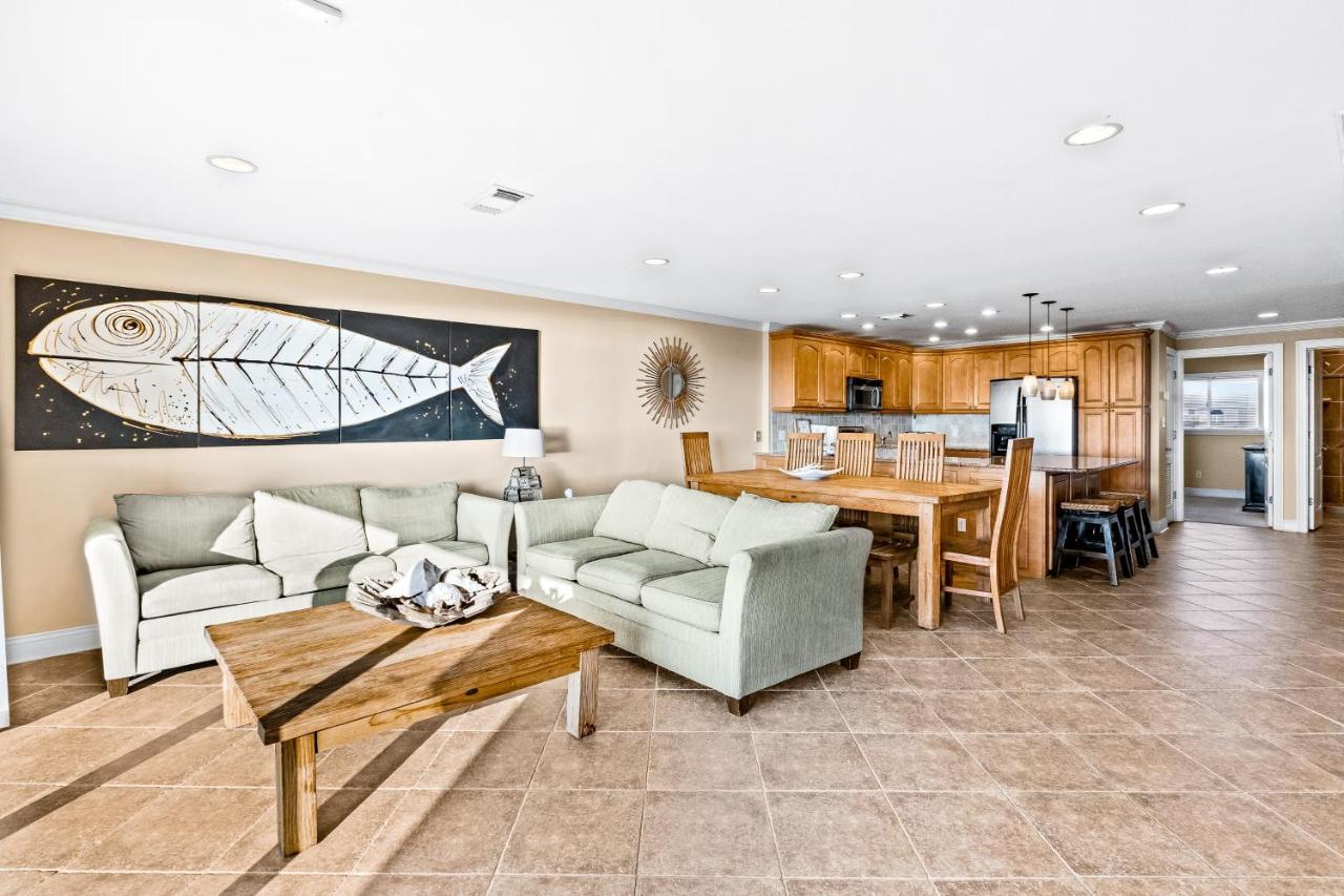 Kiss the Fish in Navarre, United States