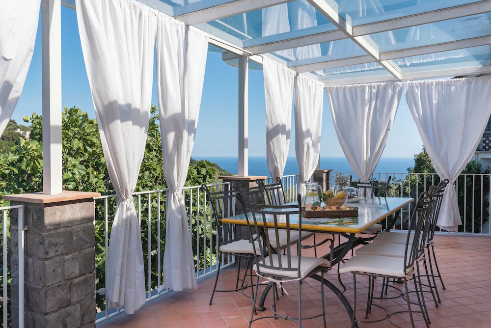 Villa Anna — 4-Star Luxury Hotel in Piano Di Sorrento, Italy