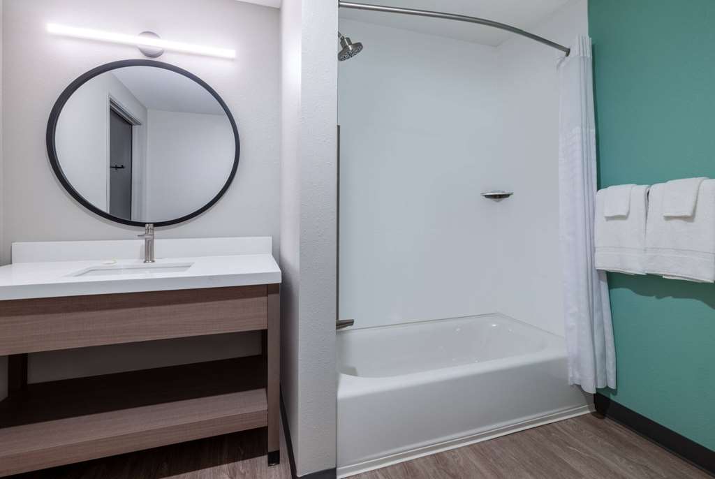 ECHO Suites Richmond West Extended Stay by Wyndham - photo 27