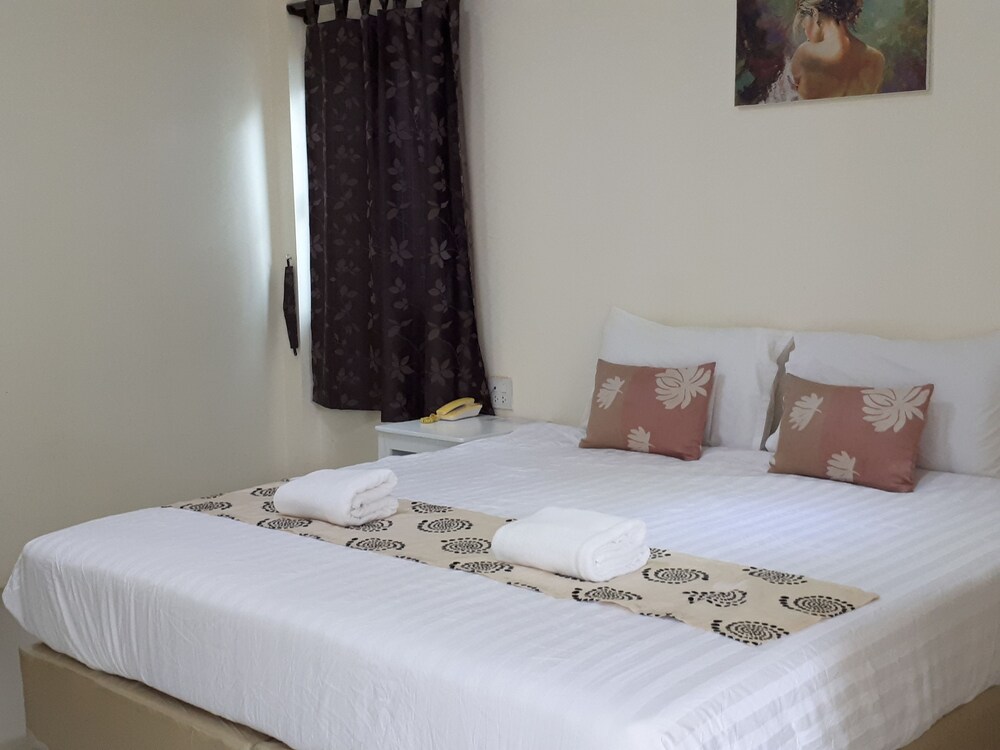 Lake Scene Resort - last minute hotel in Chom Bueng