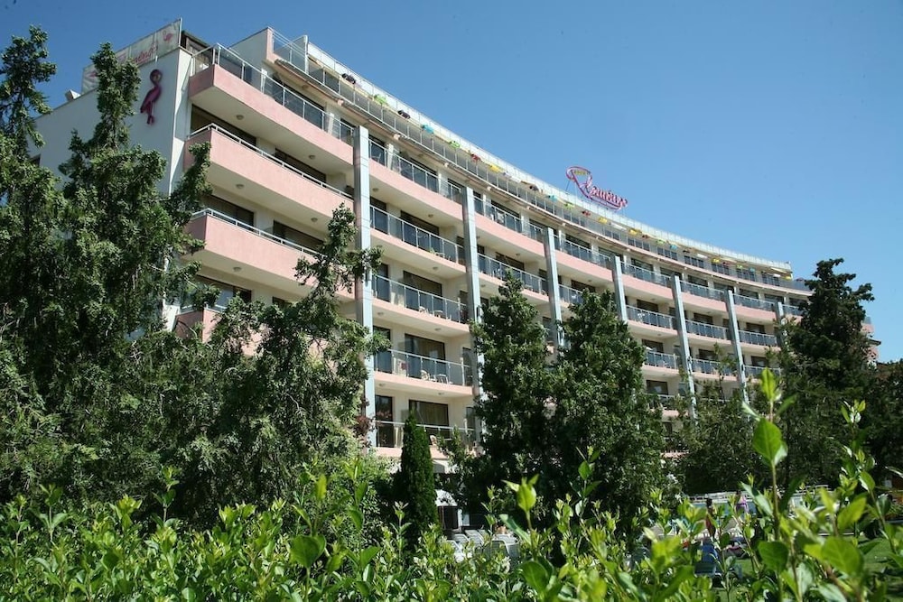 Flamingo - carbon neutral hotel in Nesebar