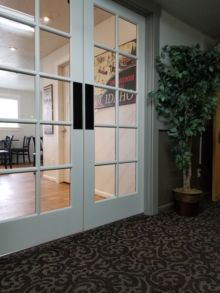 FairBridge Inn Coeur d'Alene - photo 3