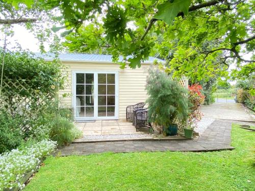 Glascroft Gardens Bed & Breakfast — 4-Star Luxury Hotel in Patea, New Zealand