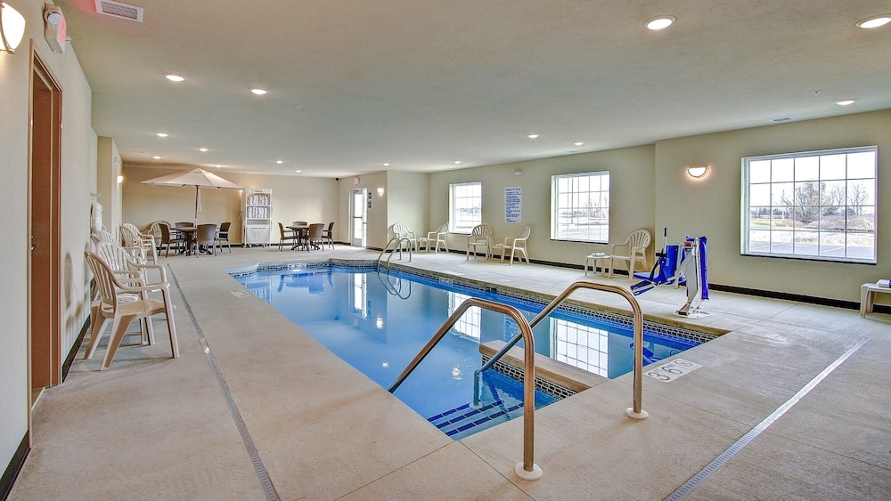 Cobblestone Hotel & Suites Pulaski Green Bay - photo 33