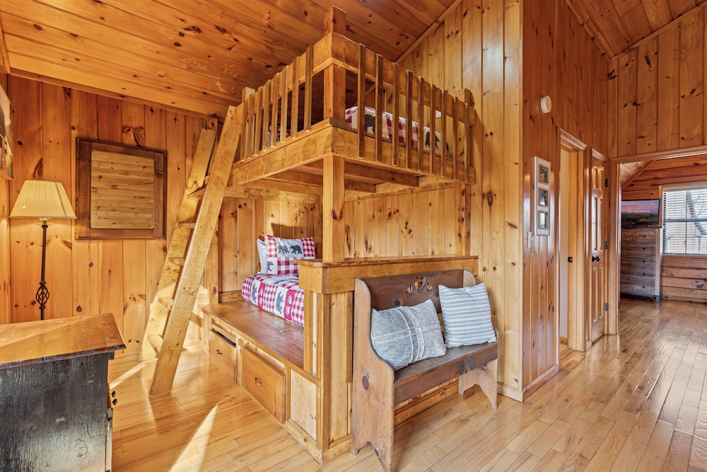 Bear Hideaway Cozy 3BR Cabin — Sevierville — photo 2