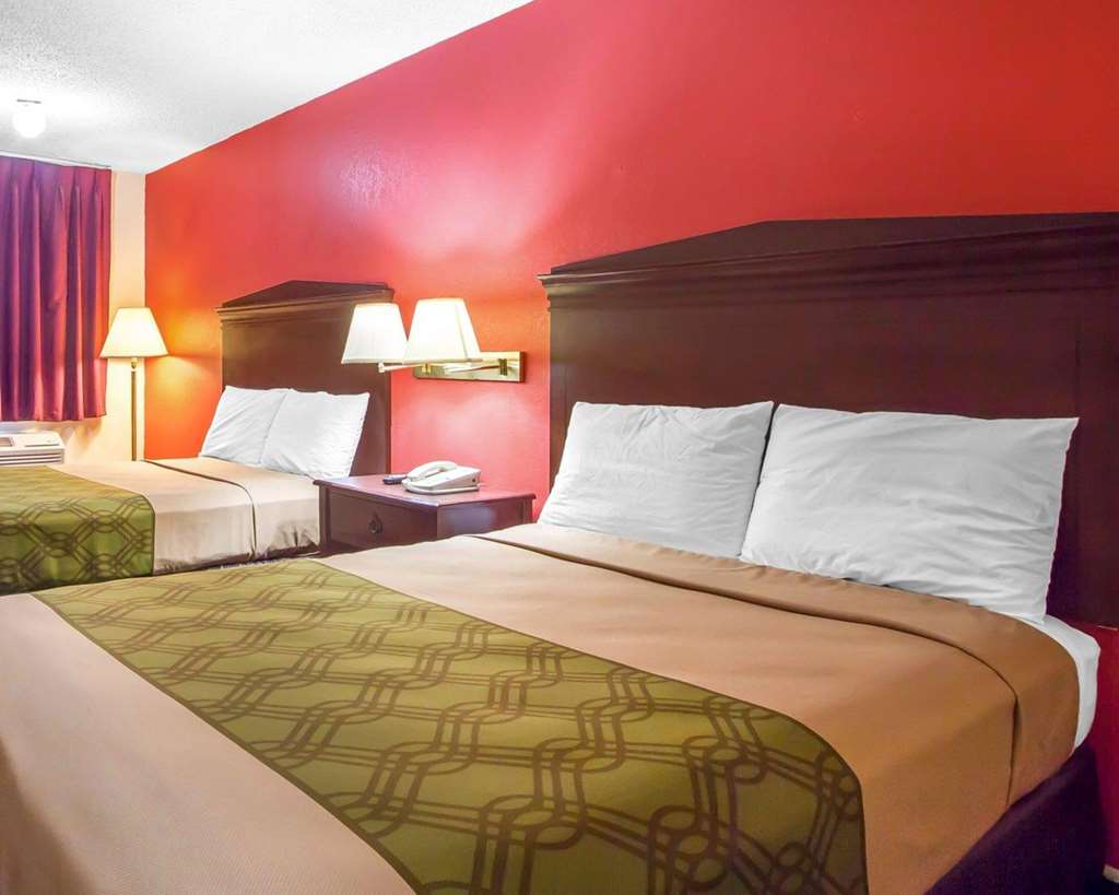 Econo Lodge Lanett - photo 9