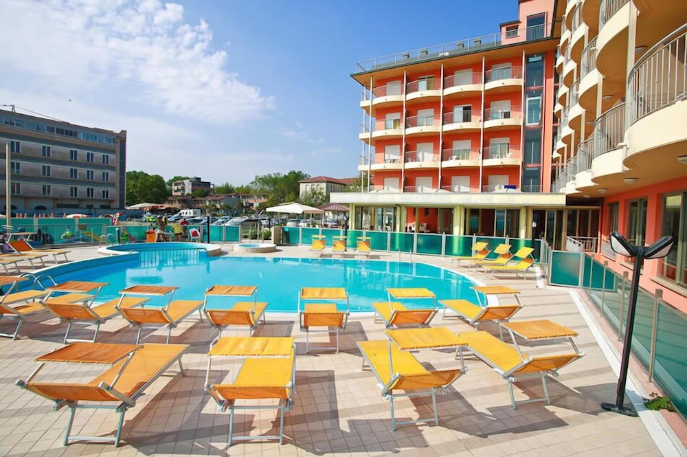 Hotel Adria Beach Club — Cesenatico