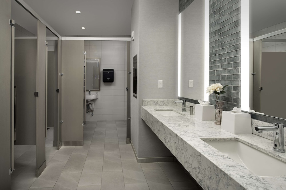 Hilton Garden Inn Pensacola Downtown - photo 32