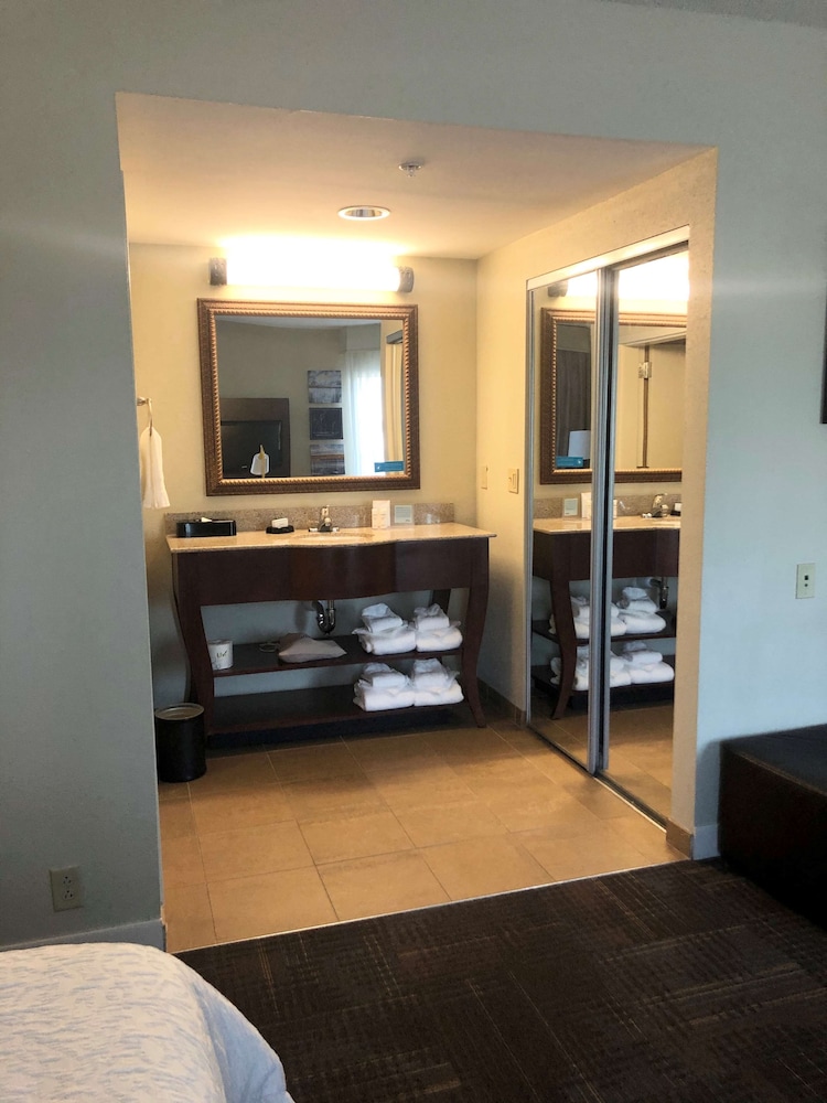 Hampton Inn & Suites Norfolk Airport - photo 7
