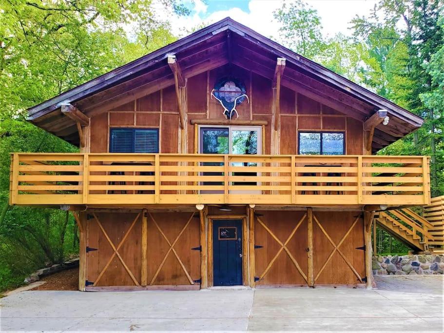 Beachside HotTub Fireplace Authentically Northern in Traverse City, United States