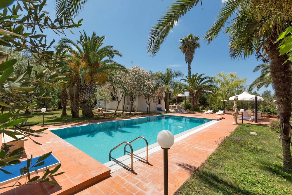 Villa Le Due Sorelle — 4-Star Luxury Hotel in Ugento, Italy