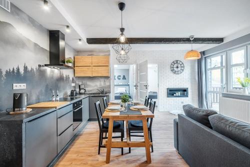 Gold Apartments Your Holiday Home RODZINNY 27 — 4-Star Luxury Hotel in Krynica-Zdroj, Poland