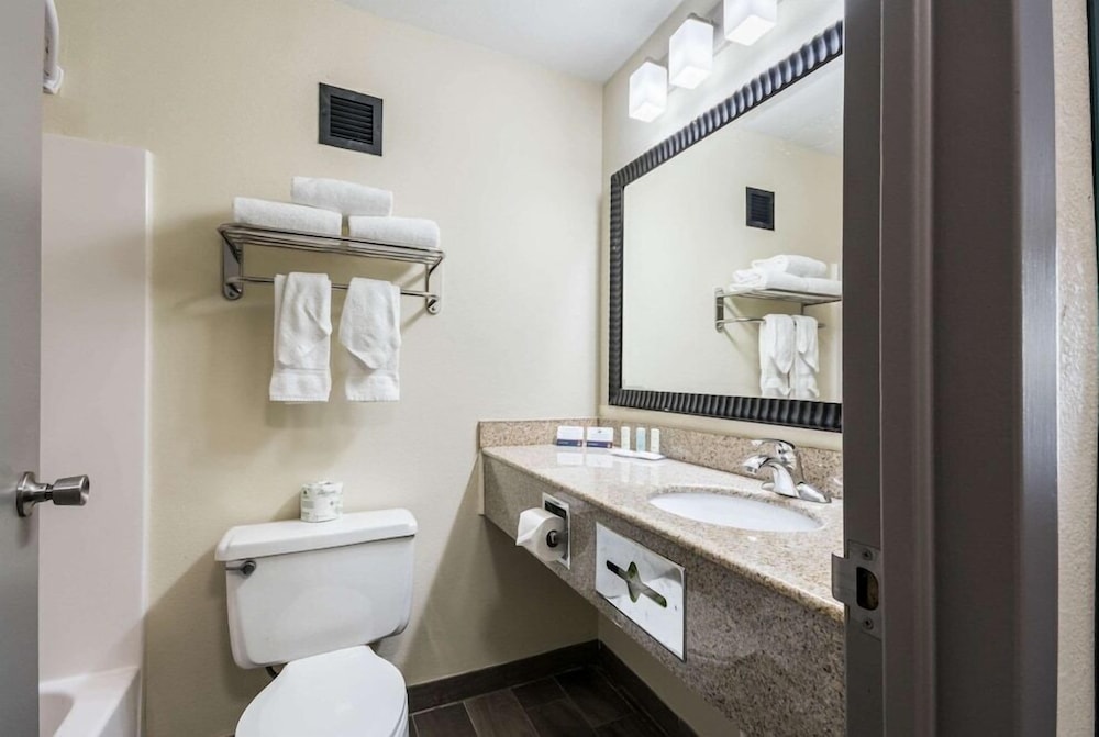 Bricktown Hotel & Extended Stay - photo 23