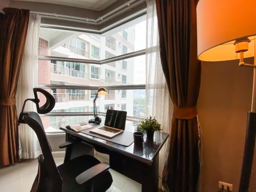 Upscale Modern 2BR Ultra Fast WiFi BTS Asoke