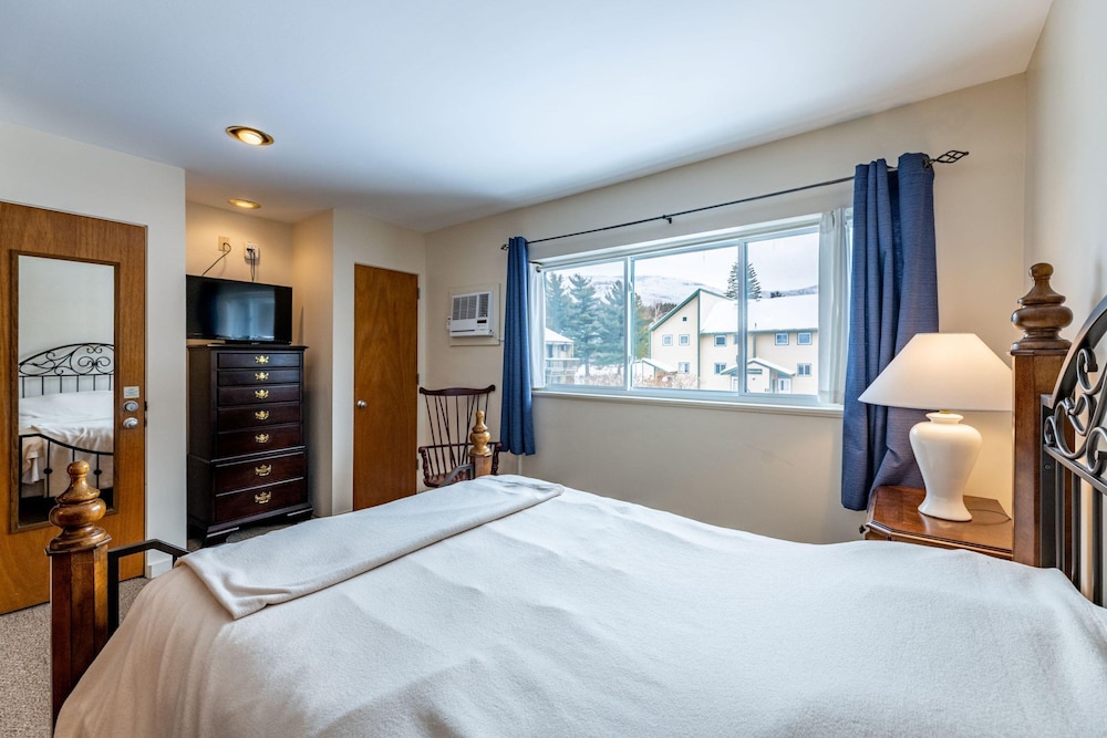 4BR Private Townhouse at Smugglers Notch Resort - photo 21