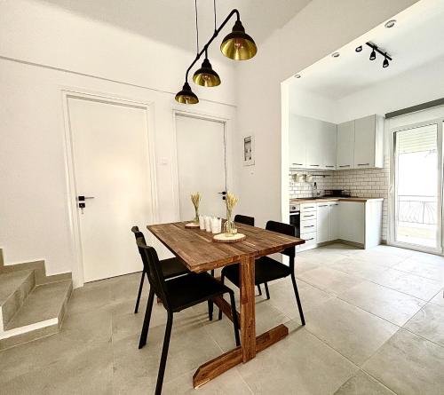 Downtown Apartment Premium — 4-Star Luxury Hotel in Kamena Vourla, Greece