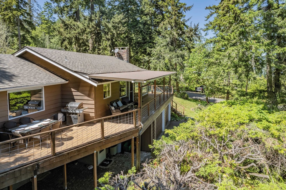 Eagles Watch by AvantStay Large Deck w Views - photo 26