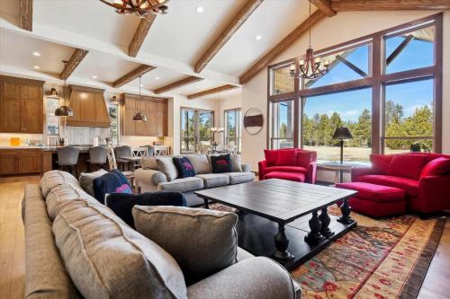Dancing Rock Grandview Lodge — 4-Star Luxury Hotel in Sunriver, United States